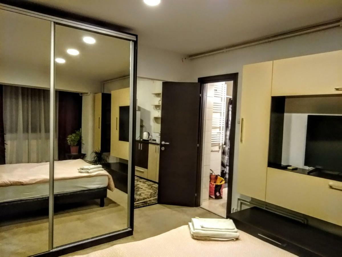 Apartamento Cozy Downtown Oasis Bucarest Exterior foto