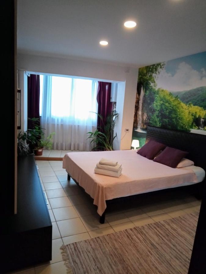 Apartamento Cozy Downtown Oasis Bucarest Exterior foto